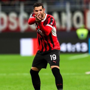 开云体育官网-疯狂米兰：莱昂队长，美队射手王，5分钟3球登顶意甲